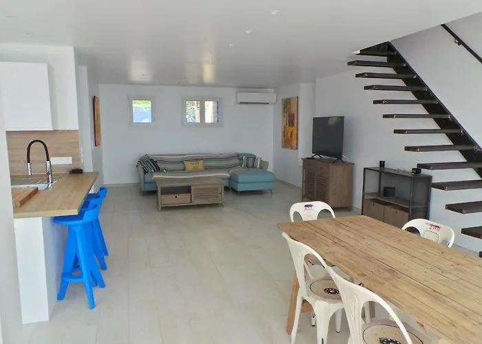 Les Brisants 2977 فيلة *
